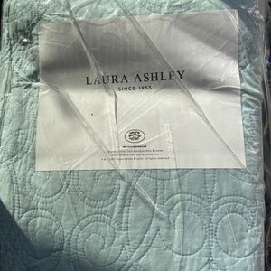 Breeze blue Laura Ashley king size quilt